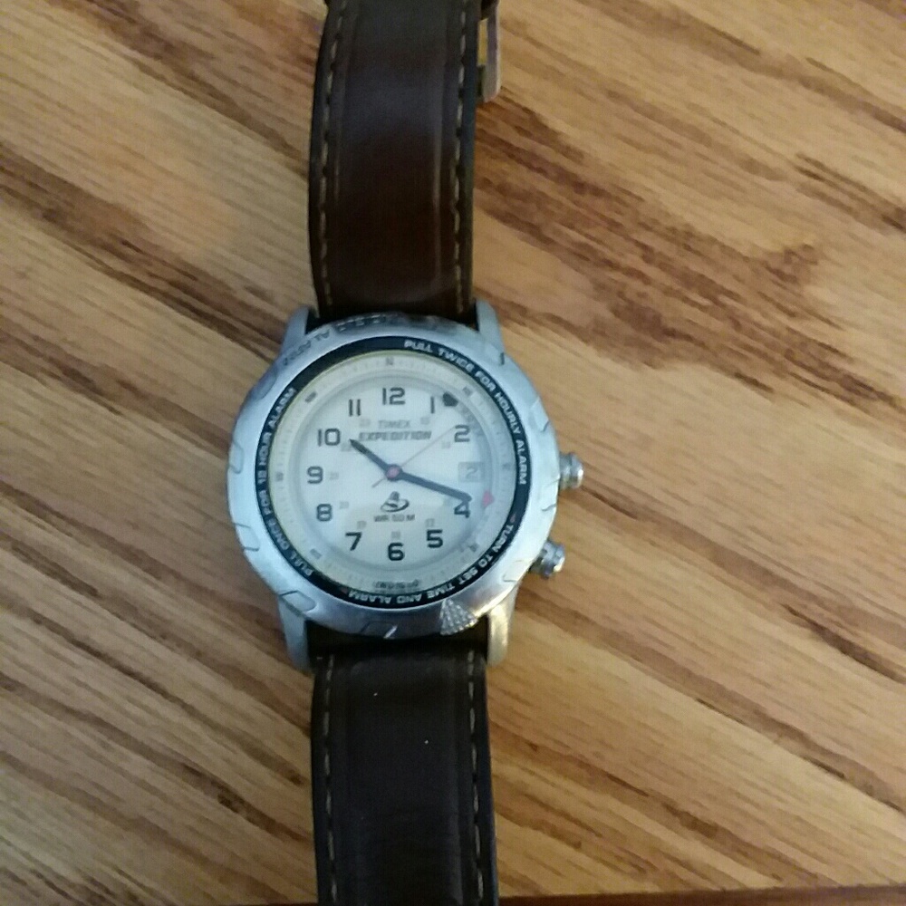 Spiegel timex expedition watch